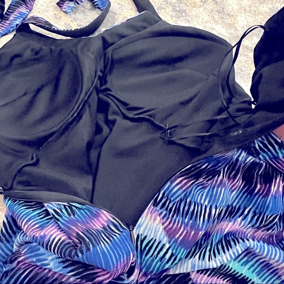 Gorgeous Halter Gown - Picture 5 of 8